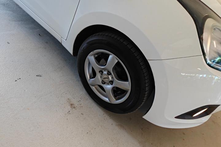 Gul Hyundai i10 fra 2014