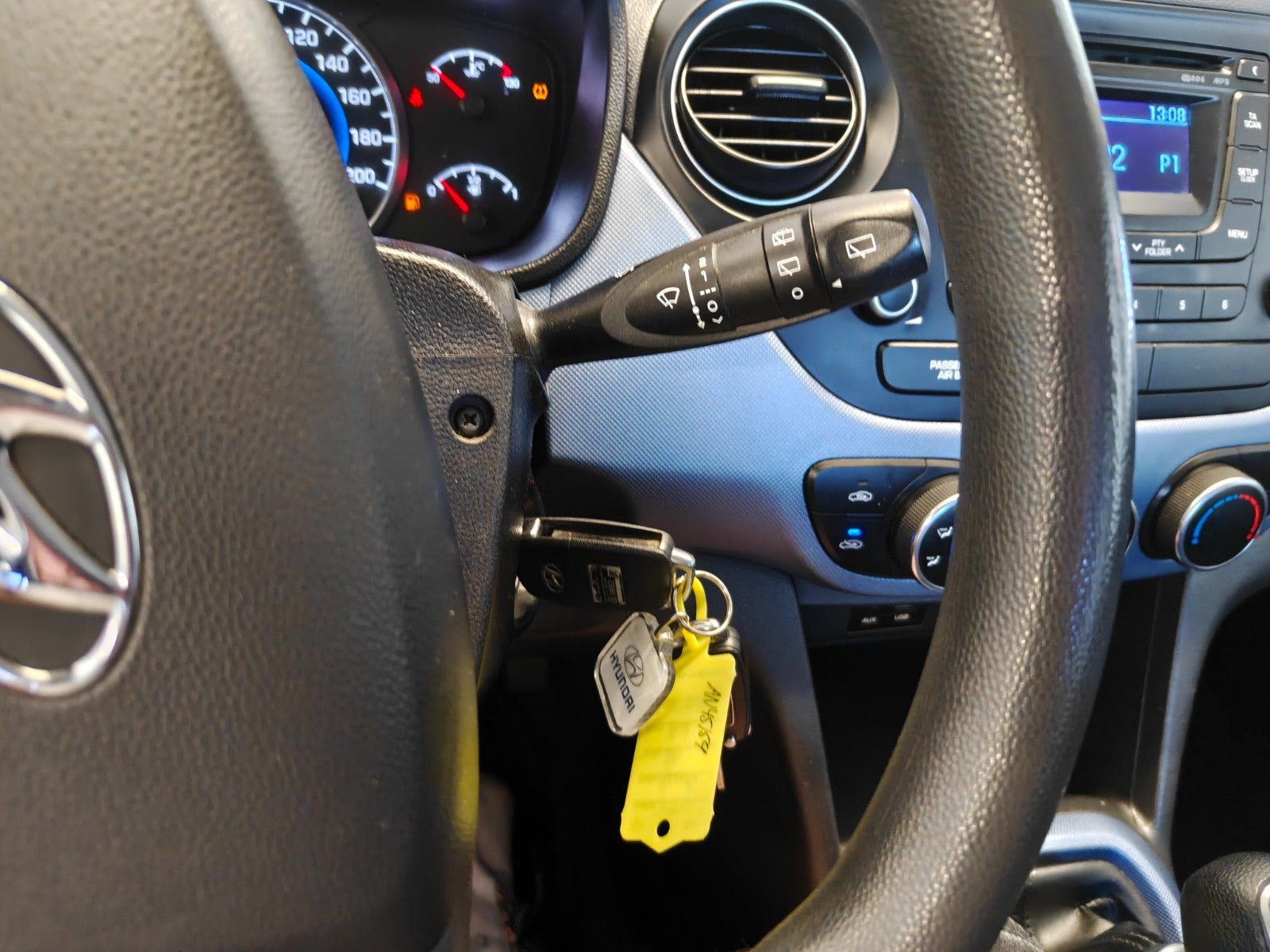 Gul Hyundai i10 fra 2014