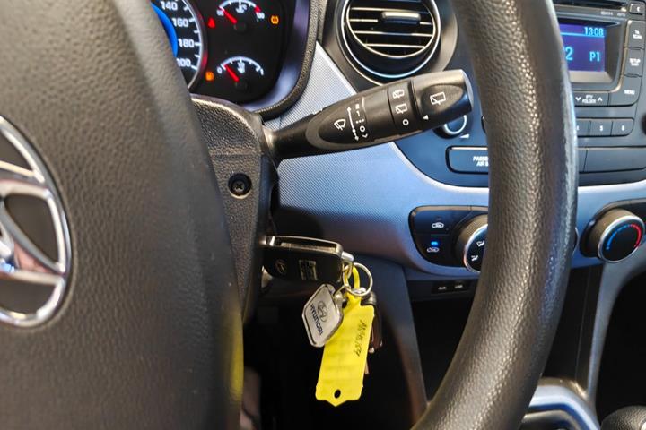 Gul Hyundai i10 fra 2014