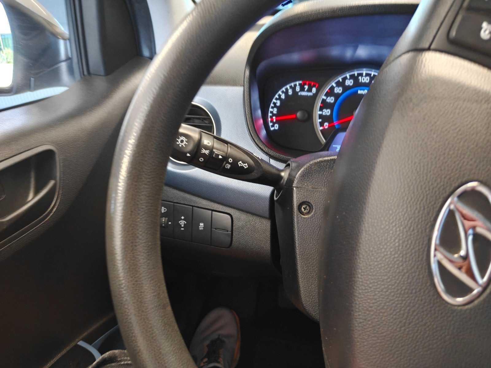 Gul Hyundai i10 fra 2014