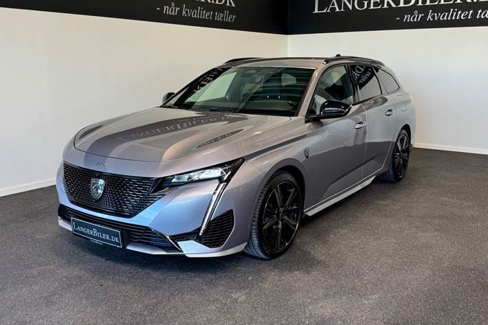 Grå Peugeot 308 fra 2023 set udefra