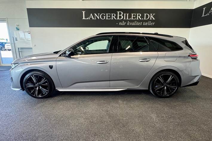 Grå Peugeot 308 fra 2023