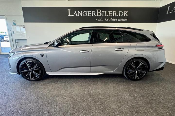 Grå Peugeot 308 fra 2023