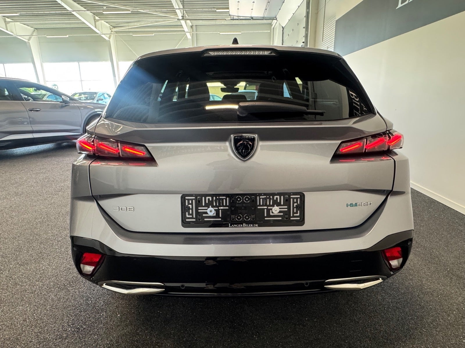 Grå Peugeot 308 fra 2023