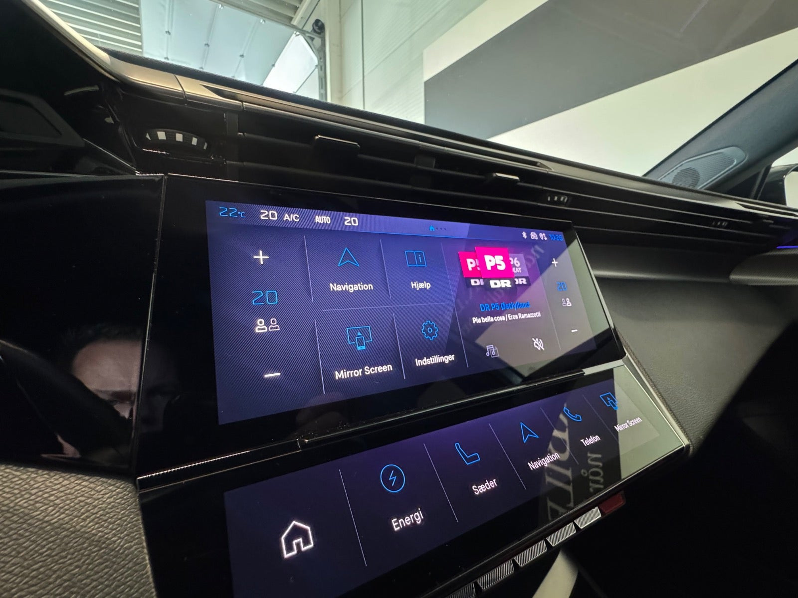 Grå Peugeot 308 fra 2023