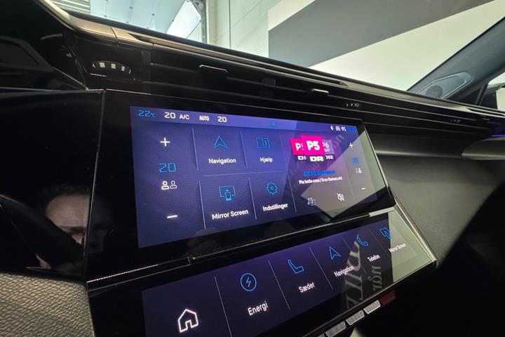 Grå Peugeot 308 fra 2023