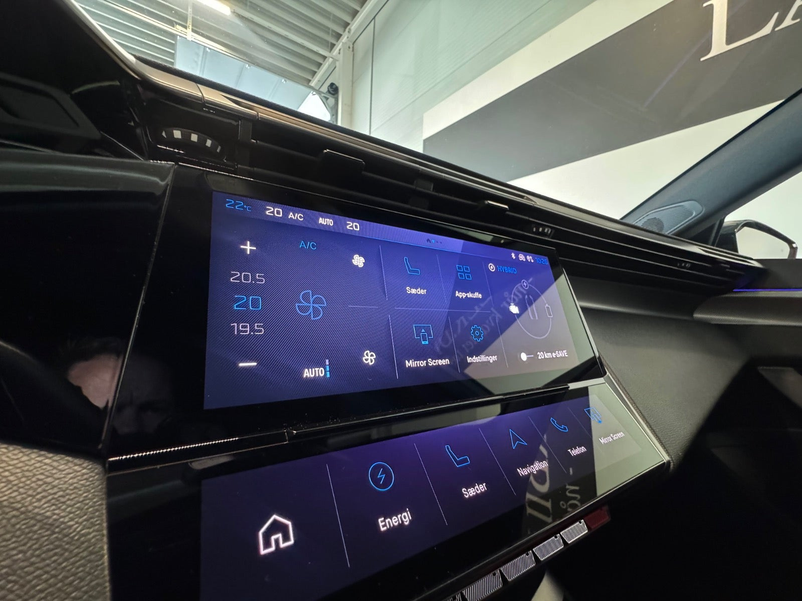 Grå Peugeot 308 fra 2023