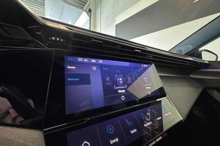 Grå Peugeot 308 fra 2023