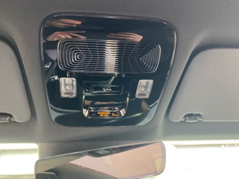 Sort Mercedes GLB250+ fra 2026 set indefra
