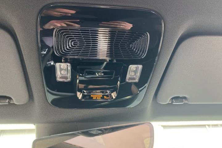 Sort Mercedes GLB250+ fra 2026 set indefra