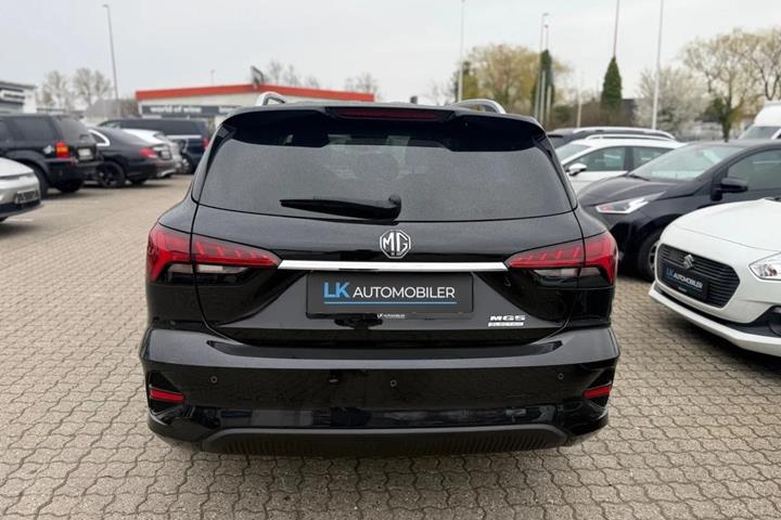 Sort MG MG5 fra 2022 set udefra
