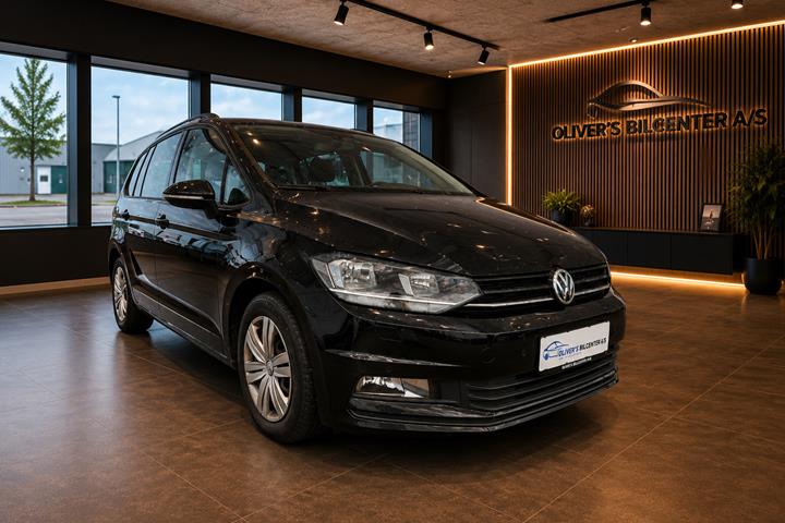 undefined VW Touran fra 2017 set udefra