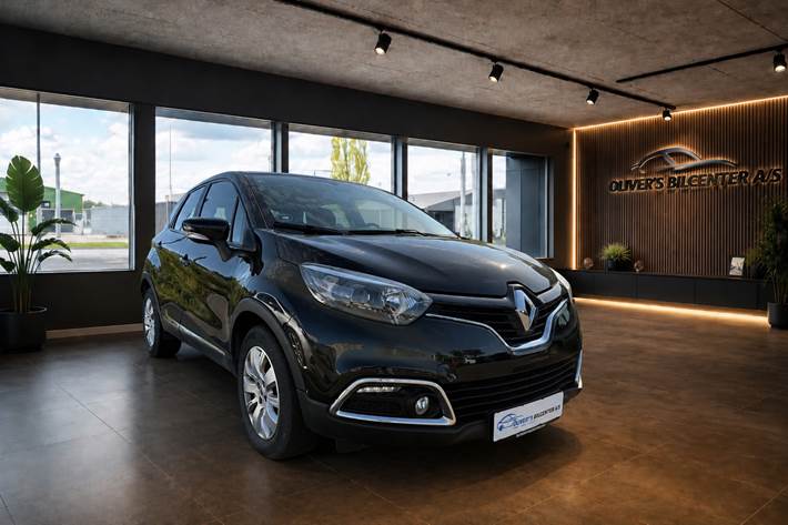 Sort Renault Captur fra 2017 set udefra