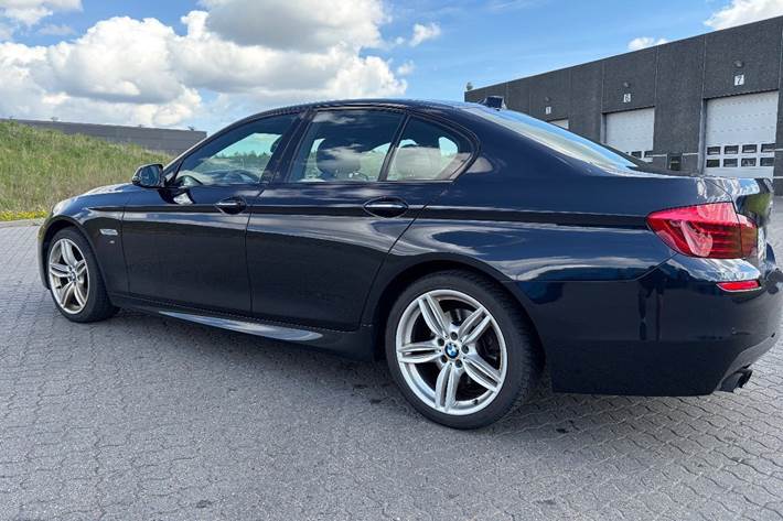 Sort BMW 520d fra 2016