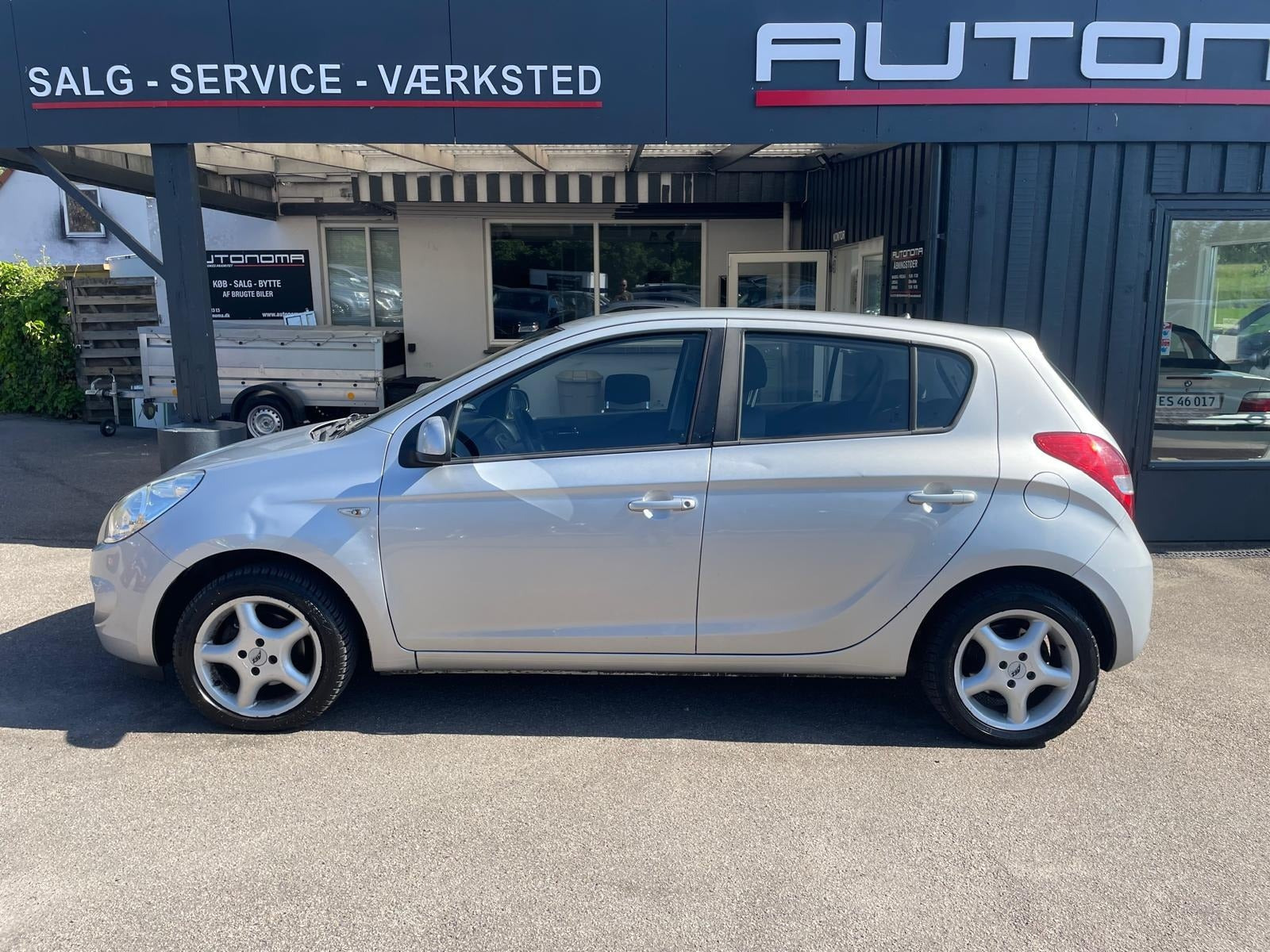 Sølv Hyundai i20 fra 2010