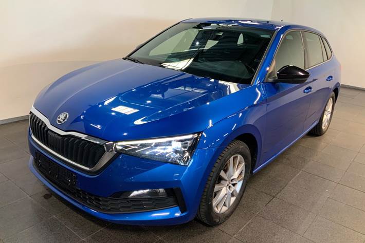 Blå Skoda Scala fra 2020