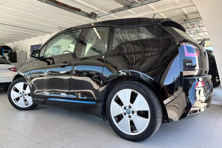 Sort BMW i3 fra 2017
