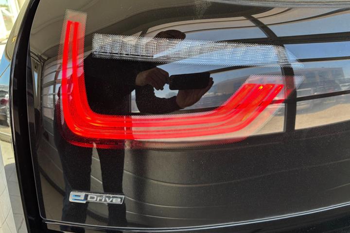 Sort BMW i3 fra 2017