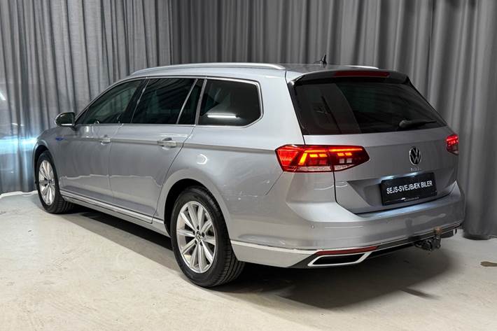 Sølv VW Passat fra 2021