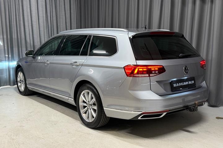 Sølv VW Passat fra 2021