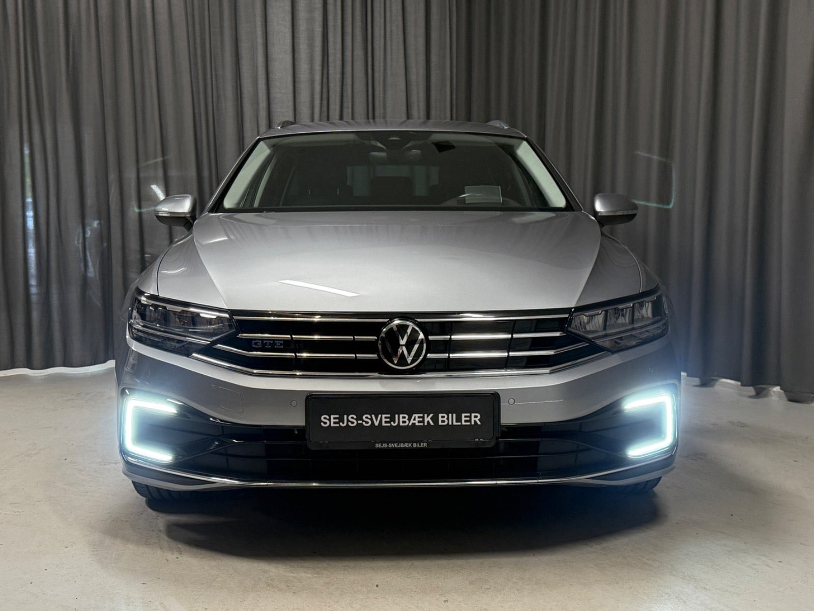 Sølv VW Passat fra 2021