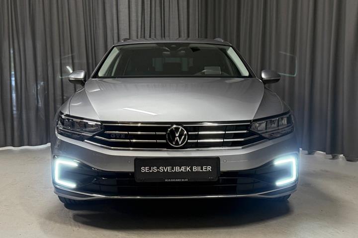 Sølv VW Passat fra 2021