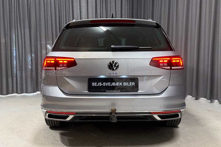 Sølv VW Passat fra 2021