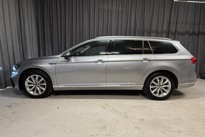 Sølv VW Passat fra 2021