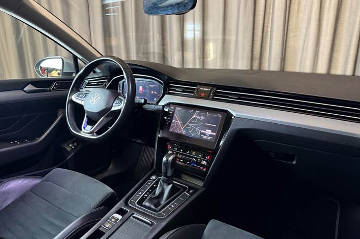 Sølv VW Passat fra 2021