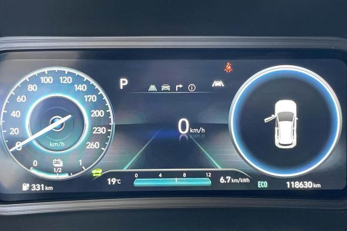 Grå Hyundai Kona fra 2022