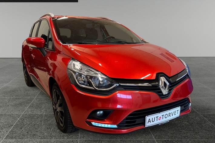Rød Renault Clio IV fra 2018