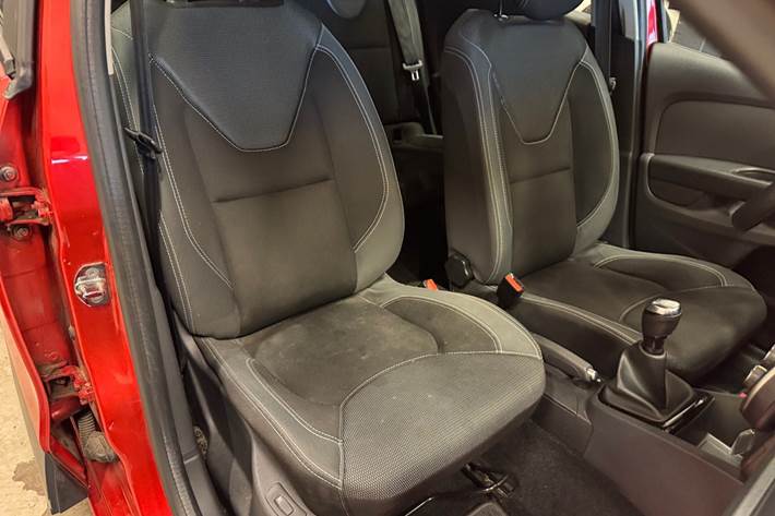 Rød Renault Clio IV fra 2018