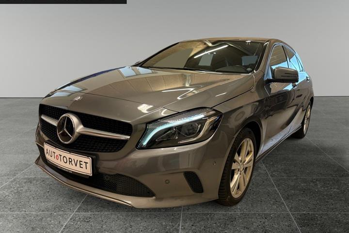 Grå Mercedes A200 fra 2017 set udefra