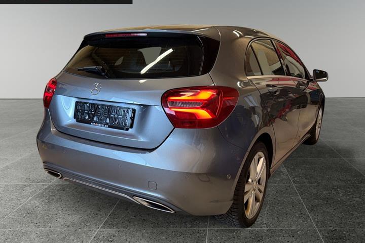 Grå Mercedes A200 fra 2017