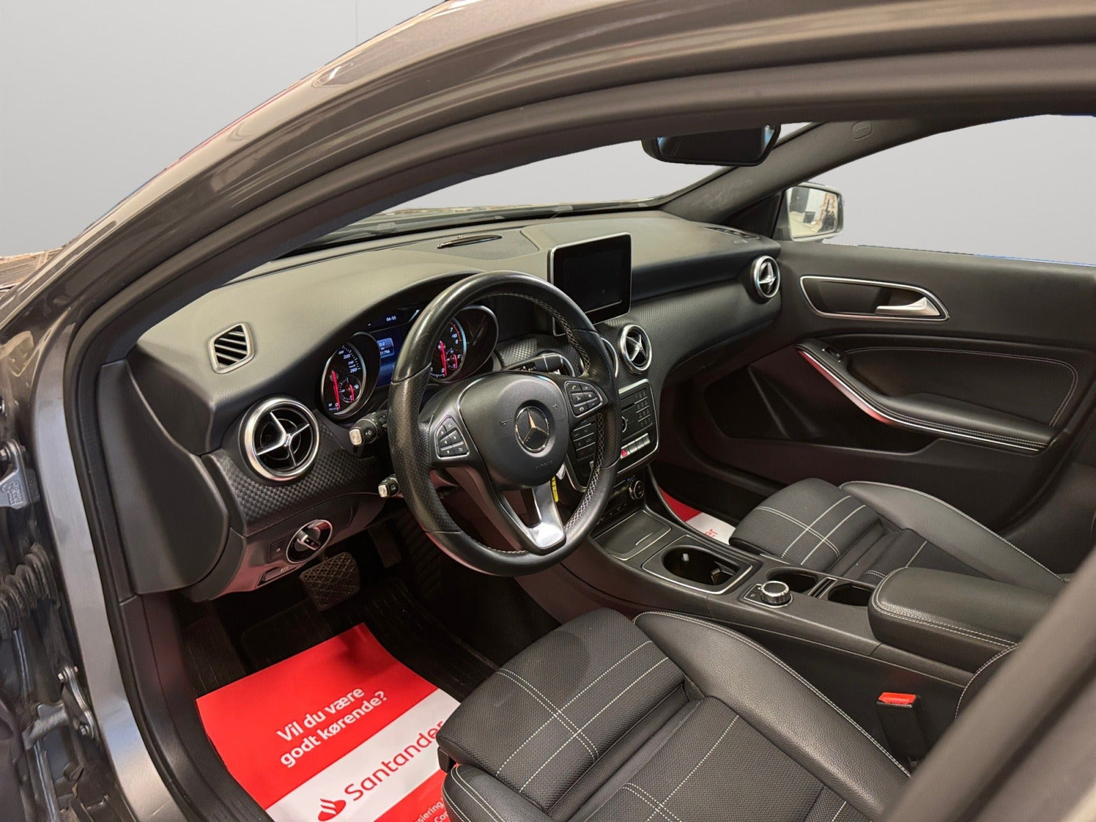 Grå Mercedes A200 fra 2017