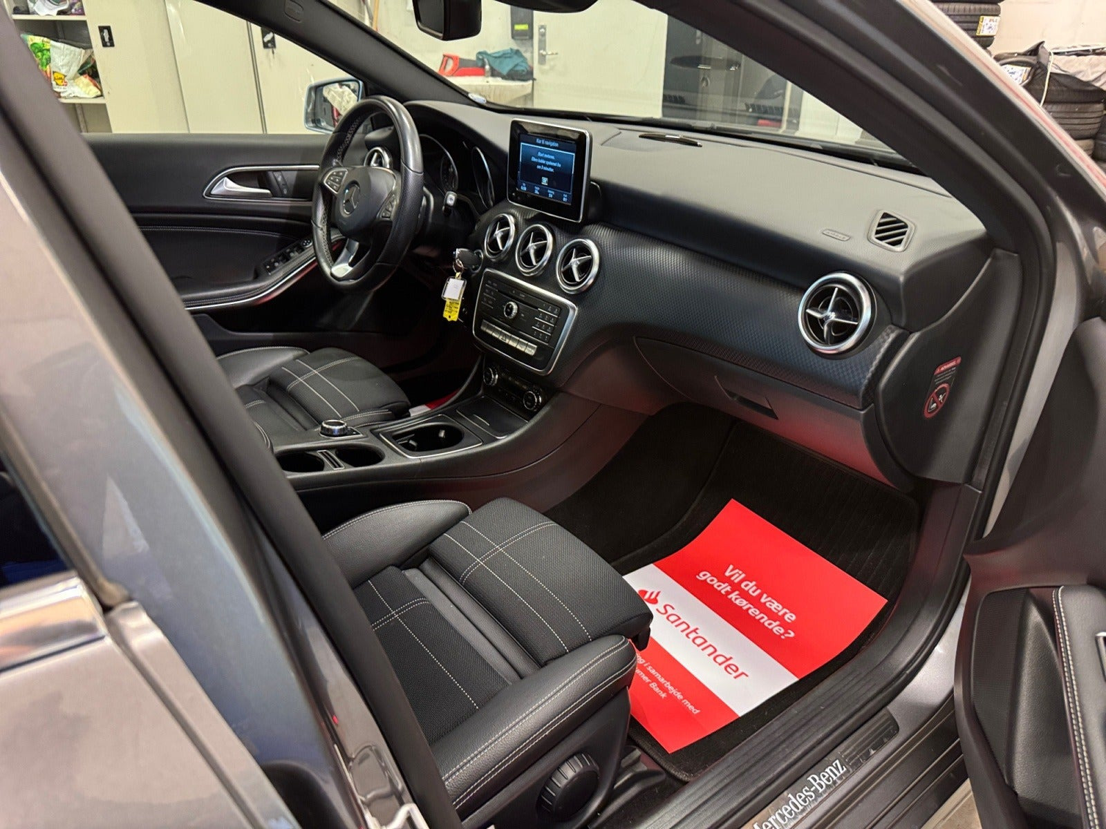 Grå Mercedes A200 fra 2017