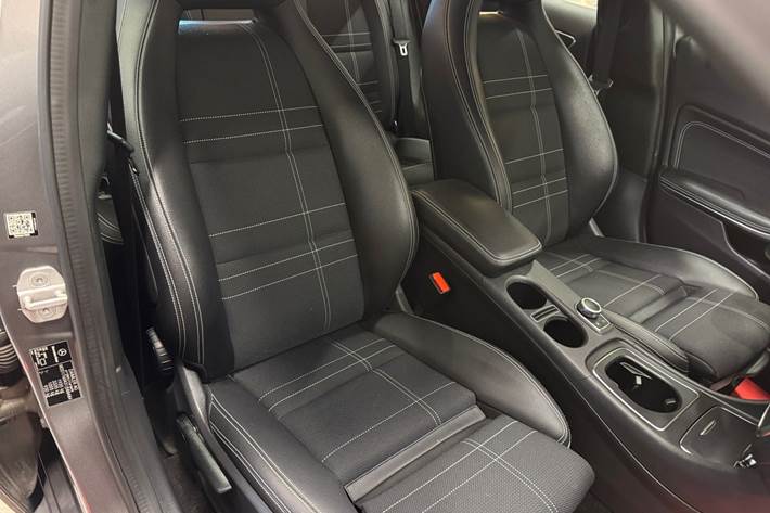 Grå Mercedes A200 fra 2017