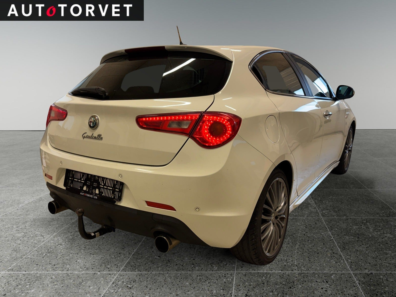 Hvid Alfa Romeo Giulietta fra 2011