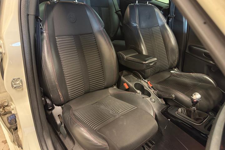Hvid Alfa Romeo Giulietta fra 2011