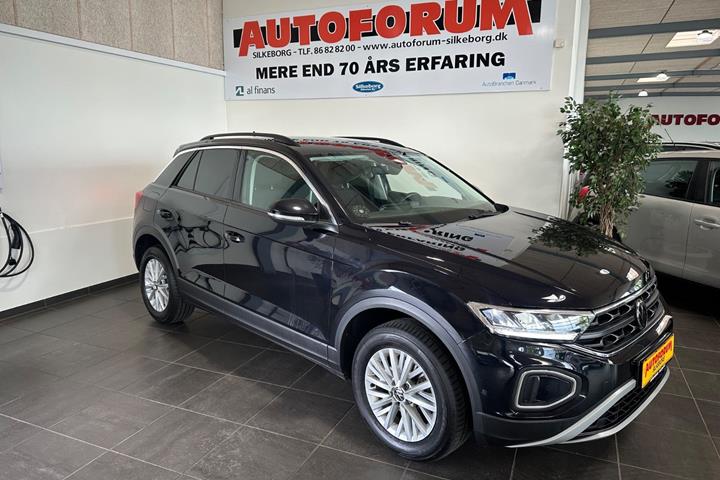 Sort VW T-Roc fra 2024 set udefra
