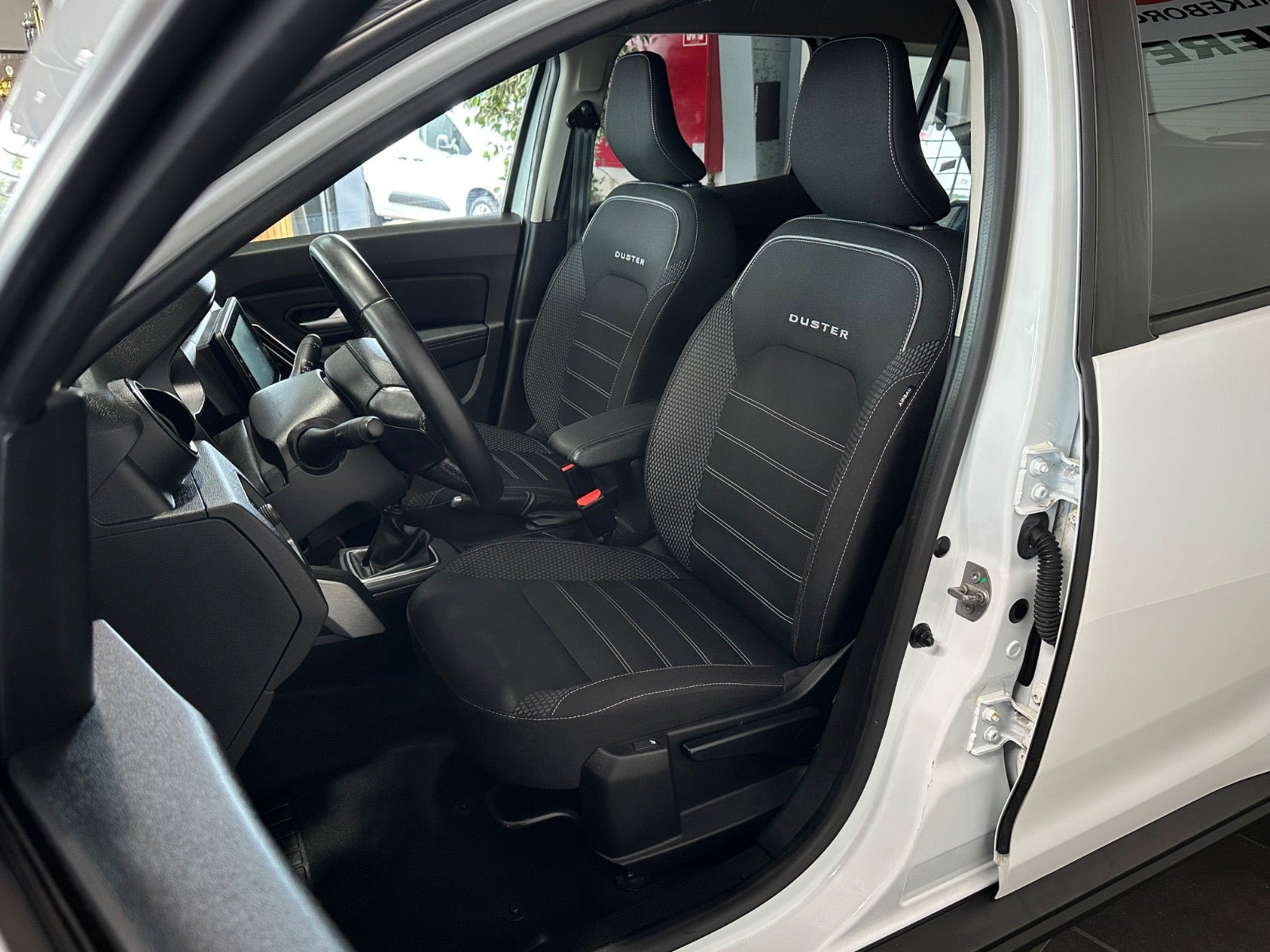 Hvid Dacia Duster fra 2022