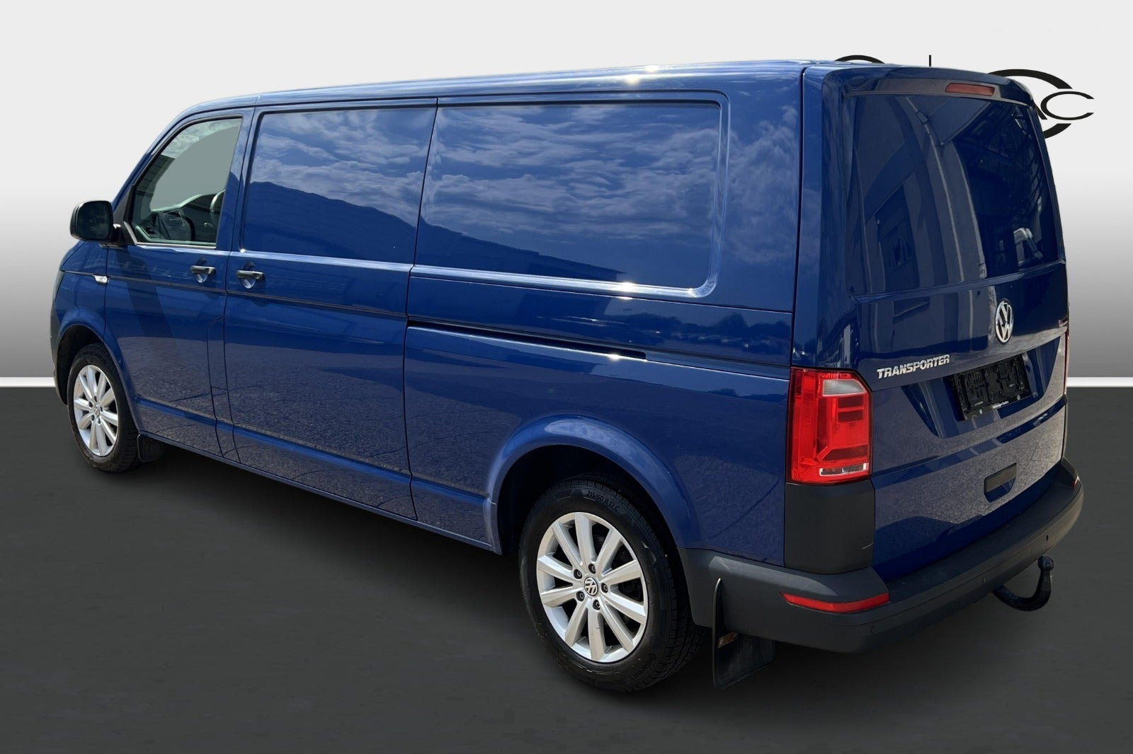 Blå VW Transporter fra 2018