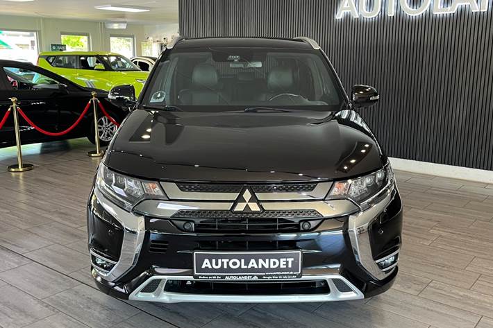 Sort Mitsubishi Outlander fra 2020
