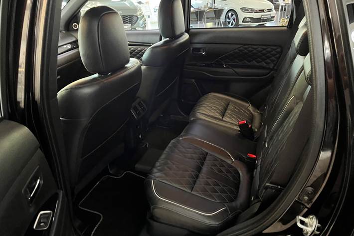 Sort Mitsubishi Outlander fra 2020