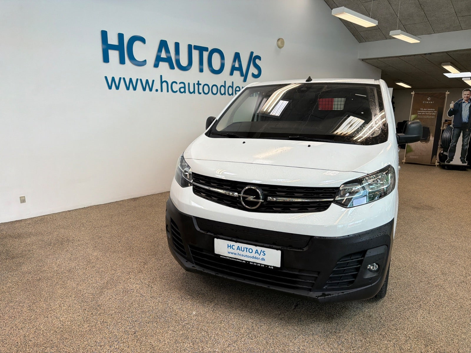 Hvid Opel Vivaro-e fra 2023