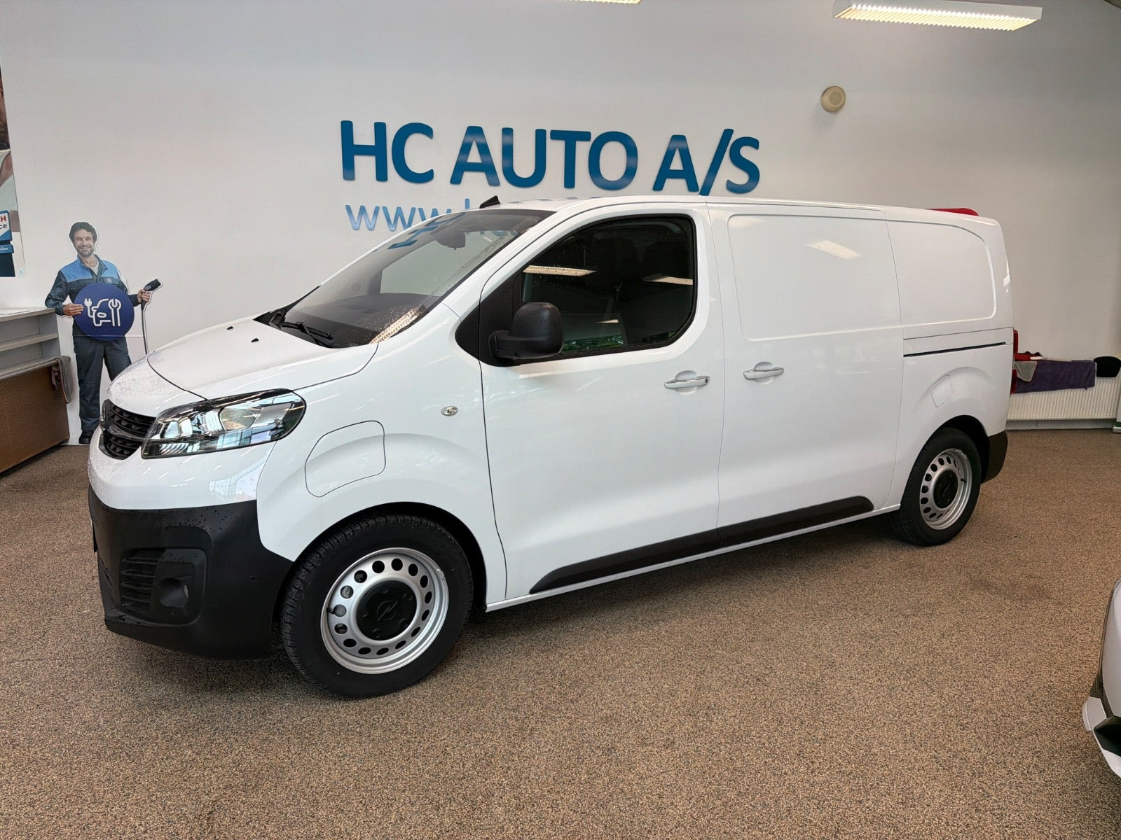 Hvid Opel Vivaro-e fra 2023