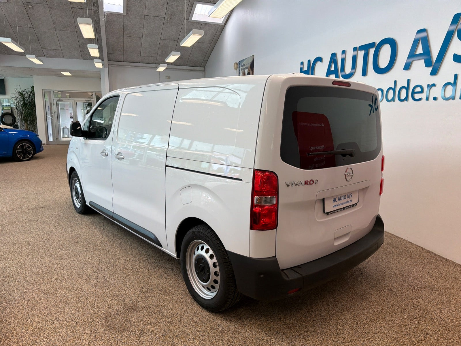 Hvid Opel Vivaro-e fra 2023
