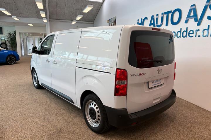 Hvid Opel Vivaro-e fra 2023