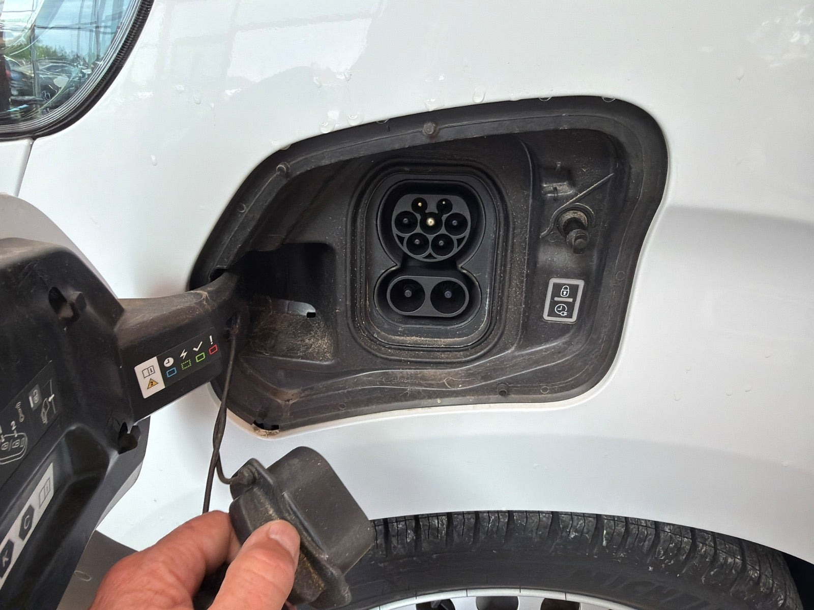 Hvid Opel Vivaro-e fra 2023