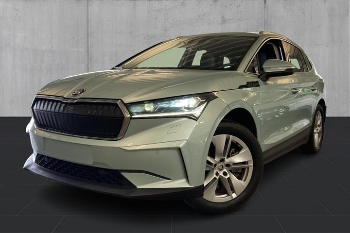 Grøn Skoda Enyaq fra 2021 set udefra
